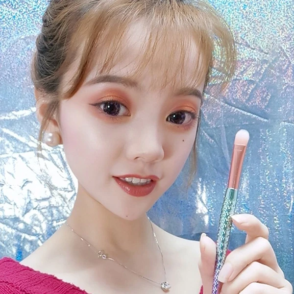 Portable Mini Fish Makeup Brush Multicolor Fibre Brushes for Women