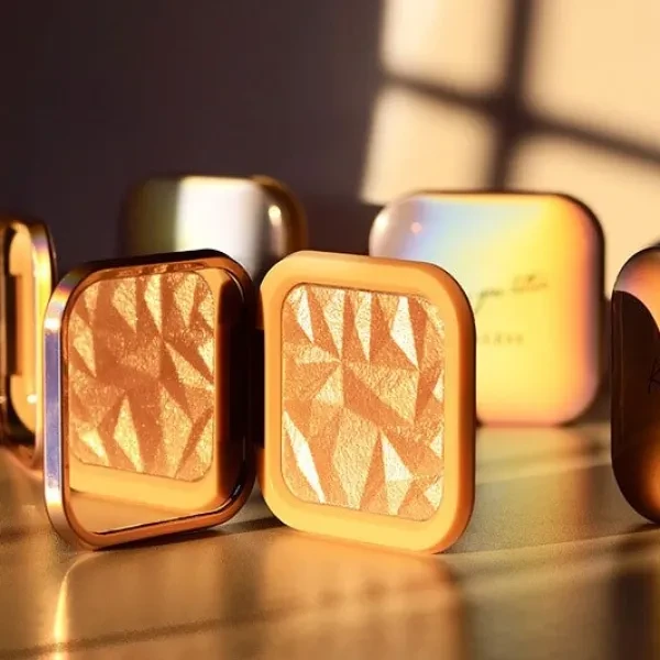 Glow Highlighter for Women's Face Makeup (Golden)