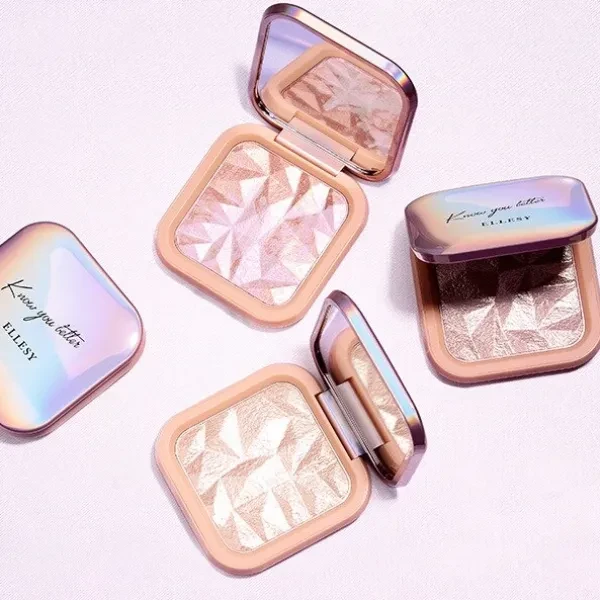 Glow Highlighter for Women's Face Makeup (Golden)