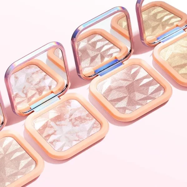 Glow Highlighter for Women's Face Makeup (Golden)