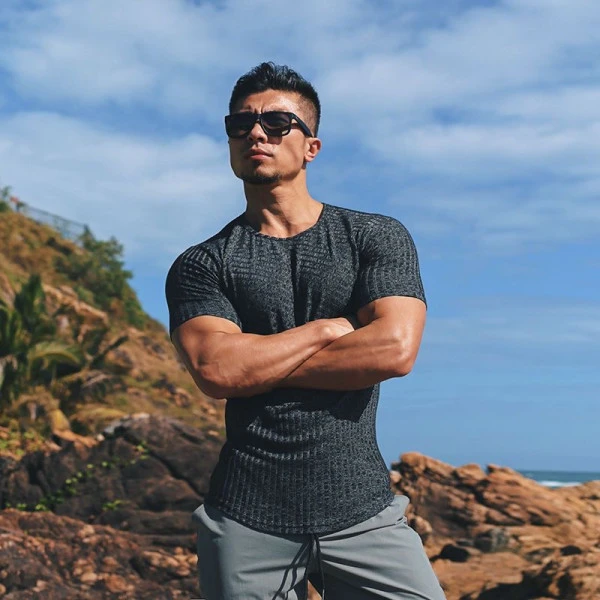 Men's Round Neck Short Sleeves T-shirt - Stylish & Versatile