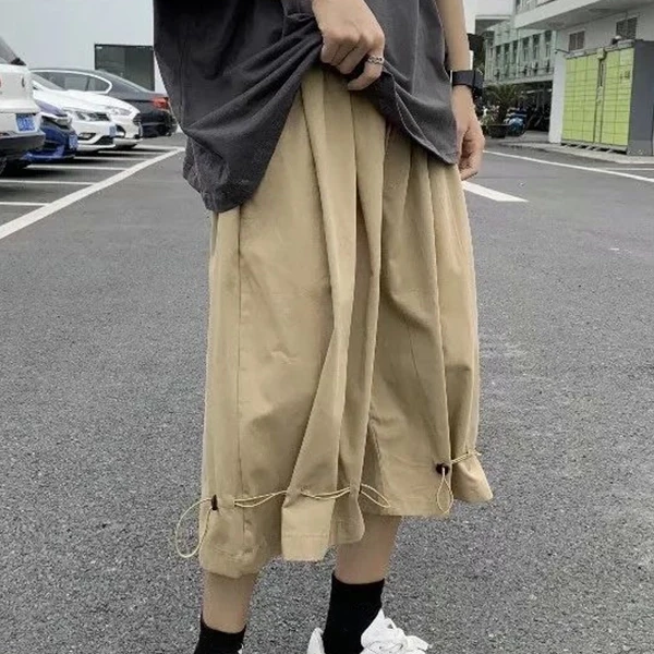 Khaki Loose Shorts for Men - Quick-Drying & Stylish with Pockets