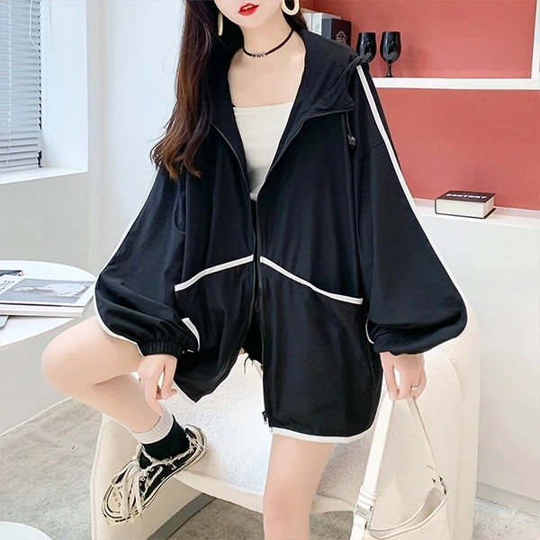 Breathable Thin Fabric Women Jacket Double Pockets Hoodie Neck Sun Protection Lo