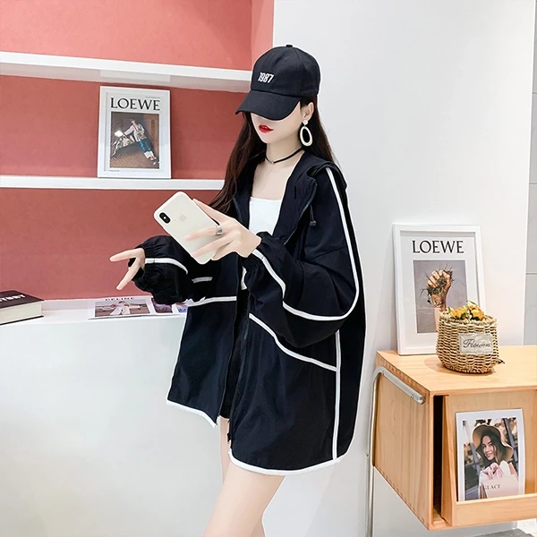 Breathable Thin Fabric Women Jacket Double Pockets Hoodie Neck Sun Protection Lo