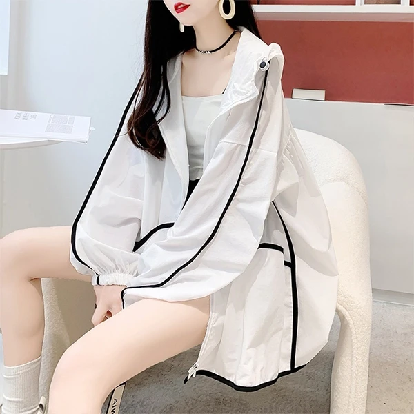 Breathable Thin Fabric Women Jacket Double Pockets Hoodie Neck Sun Protection Lo