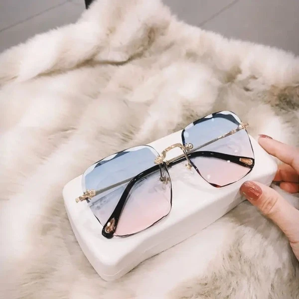 Stylish Metal Frame Square Sunglasses with Gradient Lenses