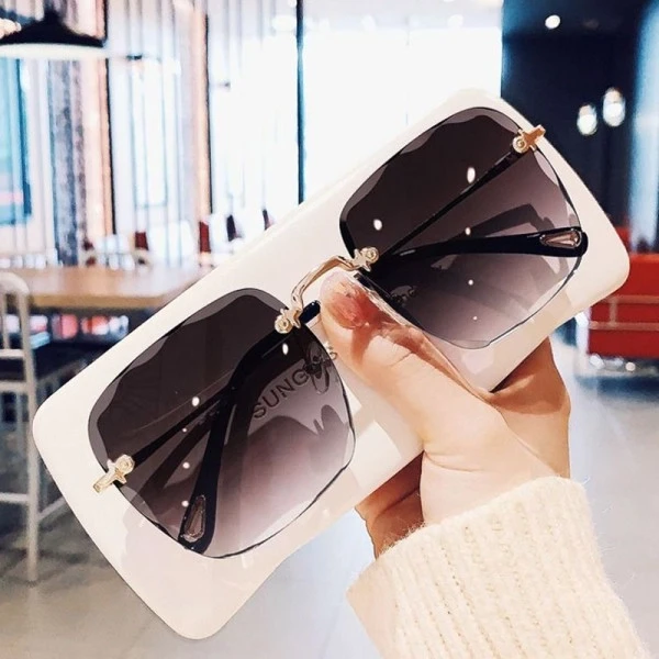 Stylish Metal Frame Square Sunglasses with Gradient Lenses