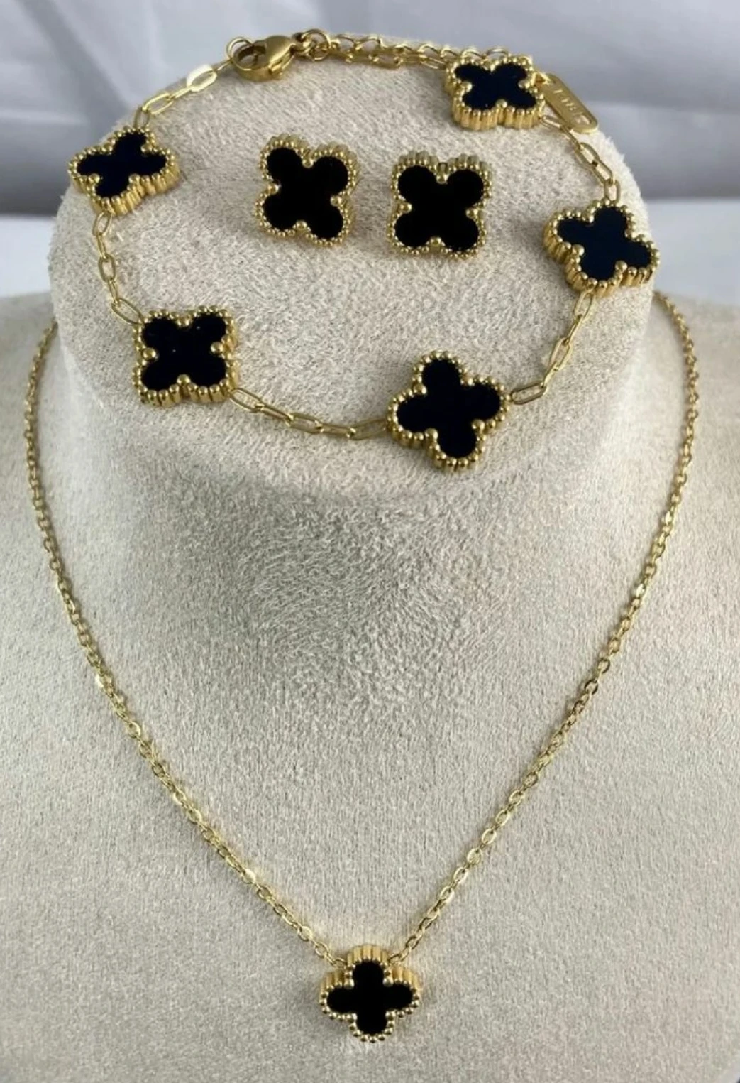 Stylish Gold Plated Van Cleef clover set for girls women