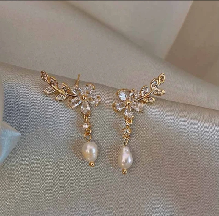 Leaves crystal flower stud earrings