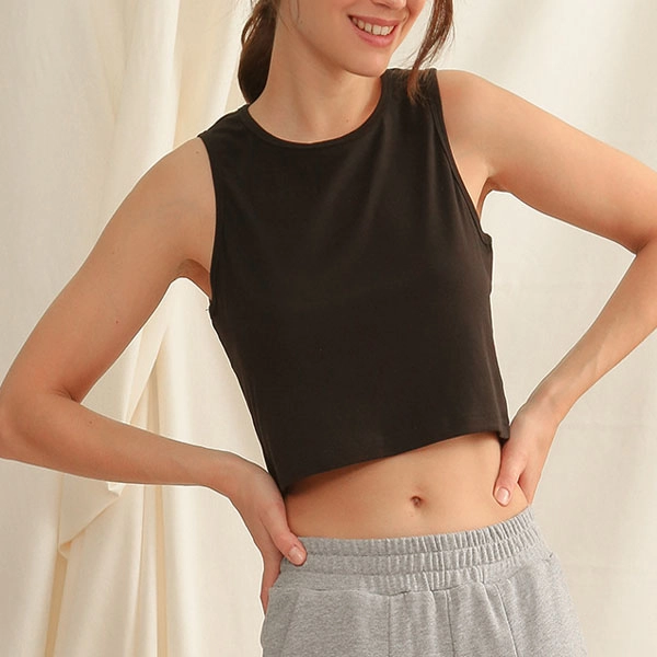 Black Crop Top - Summer-Ready & Stylish - Perfect for Casual Occasions & Yoga